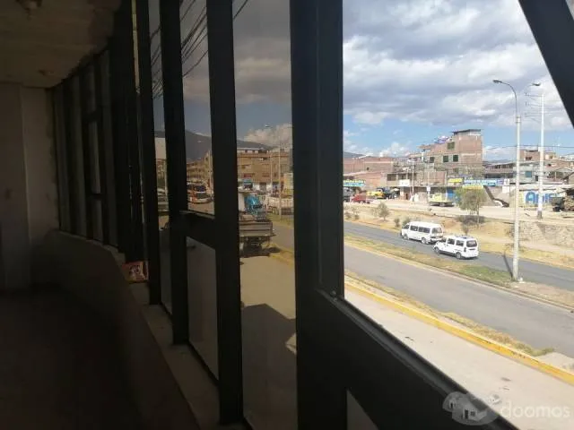 ALQUILO LOCALES EN EN ZONA ALTAMENTE COMERCIAL Y DE TRAFICO VEHICULAR INTENSO - 1
