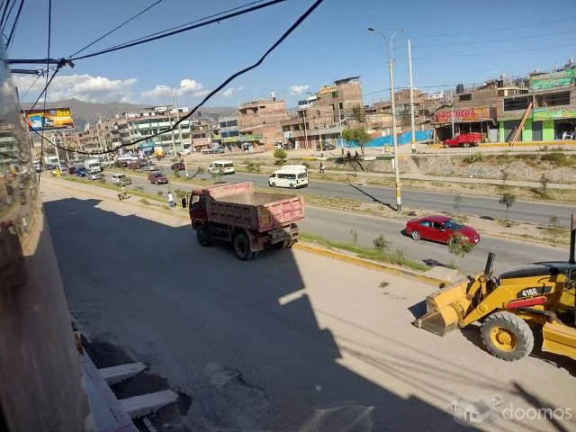 ALQUILO LOCALES EN EN ZONA ALTAMENTE COMERCIAL Y DE TRAFICO VEHICULAR INTENSO - 4