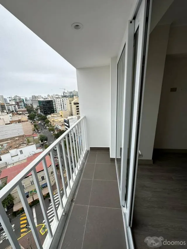 Alquilo Dpto Estreno Miraflores Sin Amoblar Vista calle 80m2 con balcón $900 - 5