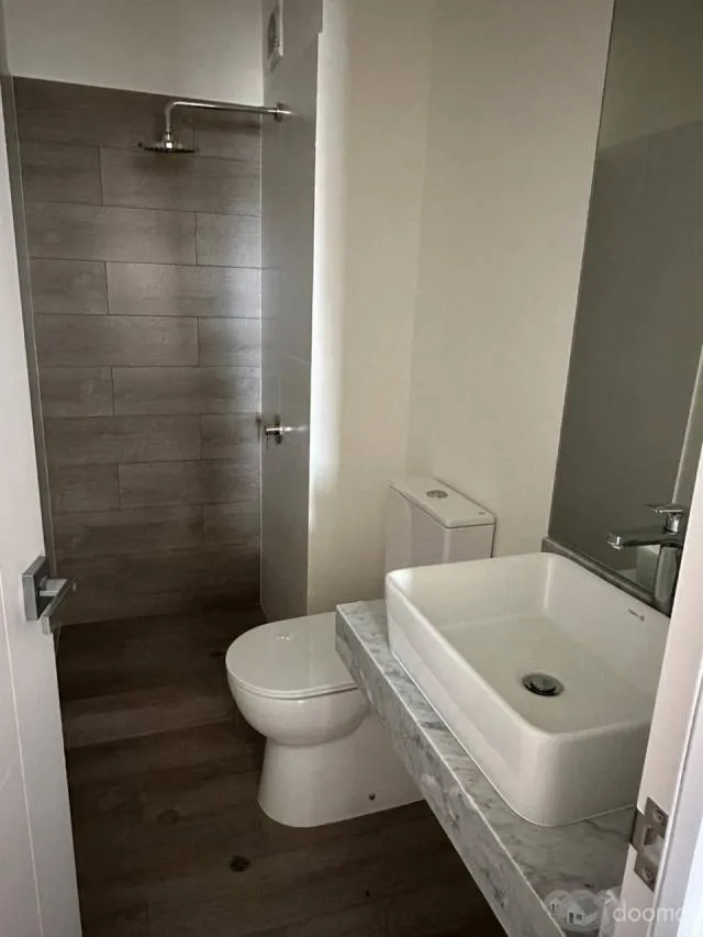 Alquilo Dpto Estreno Miraflores Sin Amoblar Vista calle 80m2 con balcón $900 - 7