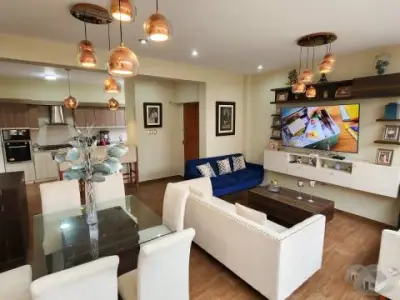 LUJOSA CASA de 03 PISOS, AO: 236,25 m2 en URB. OQUÍDEAS de SAN ISIDRO- TRUJILLO  a US$ 189,900 dólares