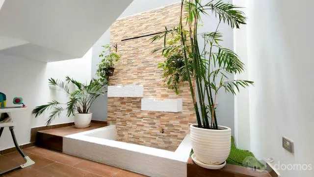 LUJOSA CASA de 03 PISOS, AO: 236,25 m2 en URB. OQUÍDEAS de SAN ISIDRO- TRUJILLO  a US$ 189,900 dólares — foto 2