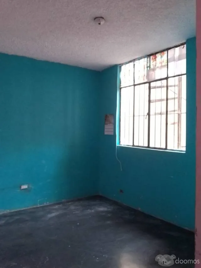 Alquiler De Local Para Vivienda O Almacén Con Amplio Patio Para Cochera Bien Ubicado Cerca El Cruce De Av. Canta Callao Y Av. Los Dominicos En San Martín De Porres — foto 3