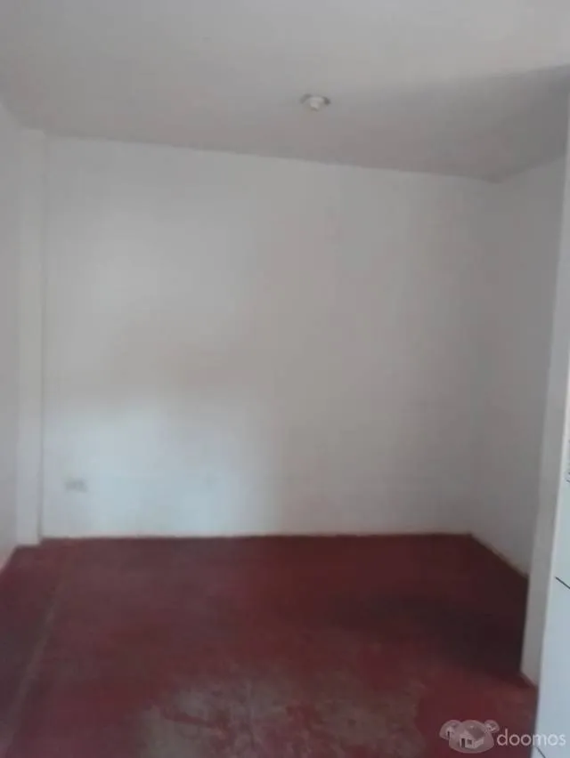 Alquiler De Local Para Vivienda O Almacén Con Amplio Patio Para Cochera Bien Ubicado Cerca El Cruce De Av. Canta Callao Y Av. Los Dominicos En San Martín De Porres — foto 7