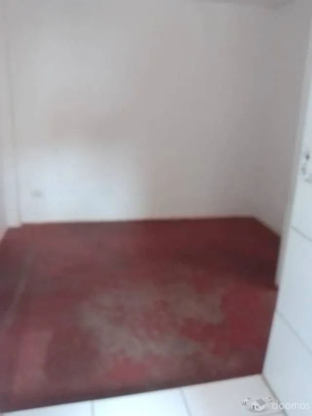Alquiler De Local Para Vivienda O Almacén Con Amplio Patio Para Cochera Bien Ubicado Cerca El Cruce De Av. Canta Callao Y Av. Los Dominicos En San Martín De Porres — foto 8