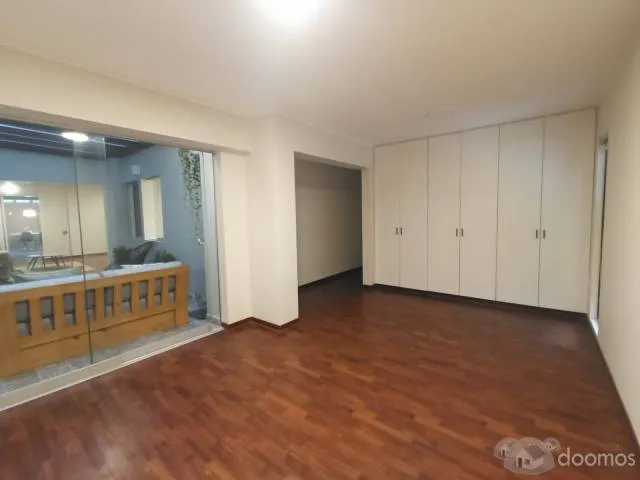 Inversión inteligente en Miraflores: Amplio departamento en venta con gran potencial de rentabilidad — foto 7
