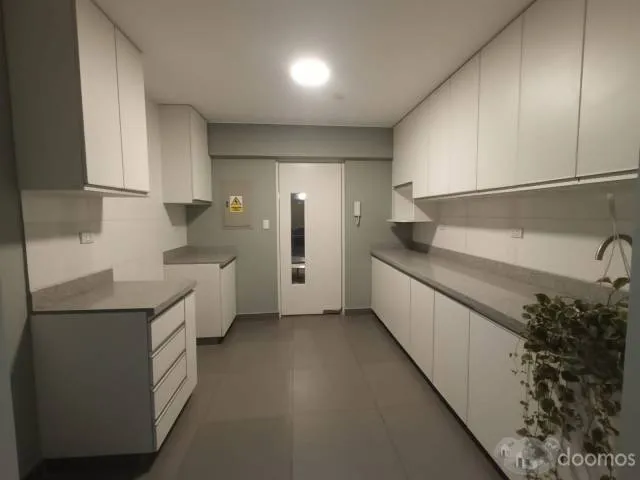 Inversión inteligente en Miraflores: Amplio departamento en venta con gran potencial de rentabilidad — foto 13