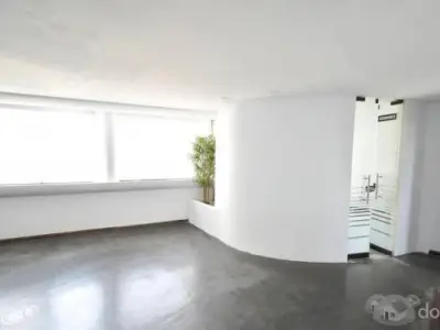Alquiler De Oficina Con 7 Ambientes - En Zona Comercial - Frente Al Centro Comercial Camino Real