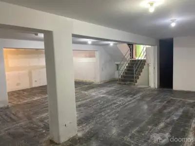 Ofrezco local 210m2 en alquiler