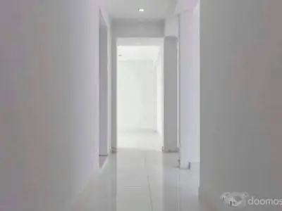 Amplio departamento de 3 habitaciones en Surco. ¡Ubicación privilegiada y acabados de calidad!
