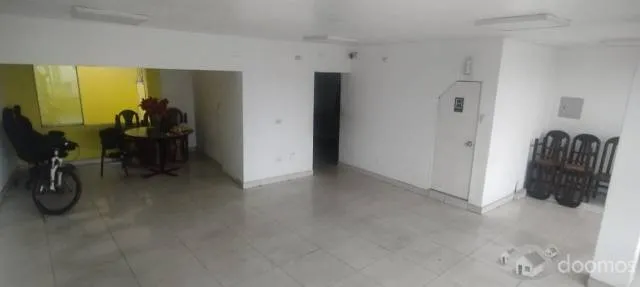 LOCAL COMERCIAL EN AVENIDA AMERICA SUR - 4