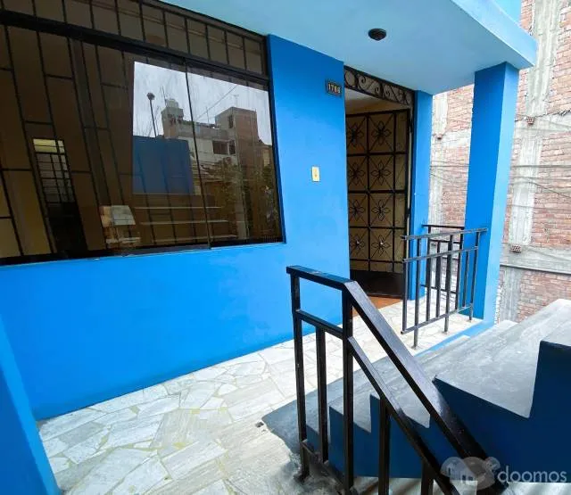 Vendo casa de 2 pisos y medio en calle enrejada en Urb. Zárate — foto 3