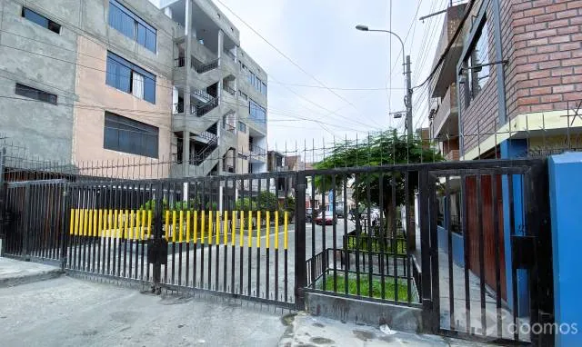 Vendo casa de 2 pisos y medio en calle enrejada en Urb. Zárate — foto 5
