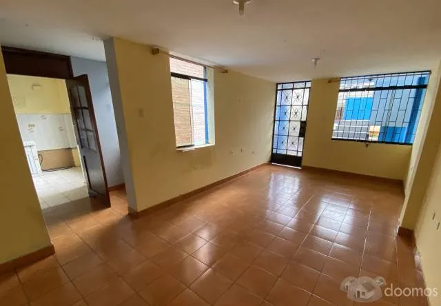 Vendo casa de 2 pisos y medio en calle enrejada en Urb. Zárate — foto 7