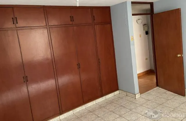 Vendo casa de 2 pisos y medio en calle enrejada en Urb. Zárate — foto 8