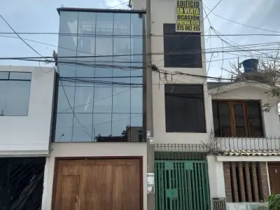 VENTA DE CASA EN COMAS 150 MIL DOLARES (3 PISOS Y AZOTEA)