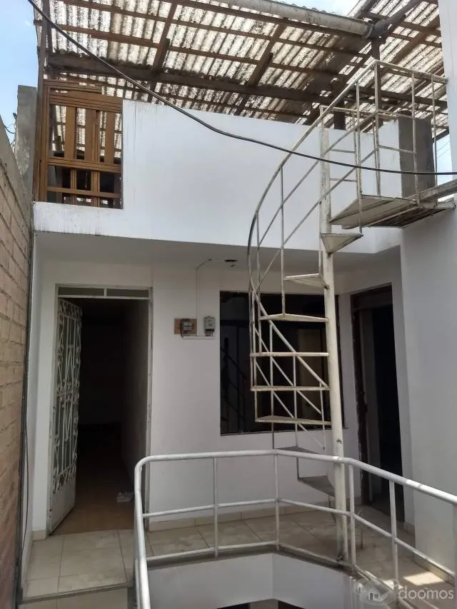 VENTA DE CASA EN COMAS 150 MIL DOLARES (3 PISOS Y AZOTEA) — foto 4