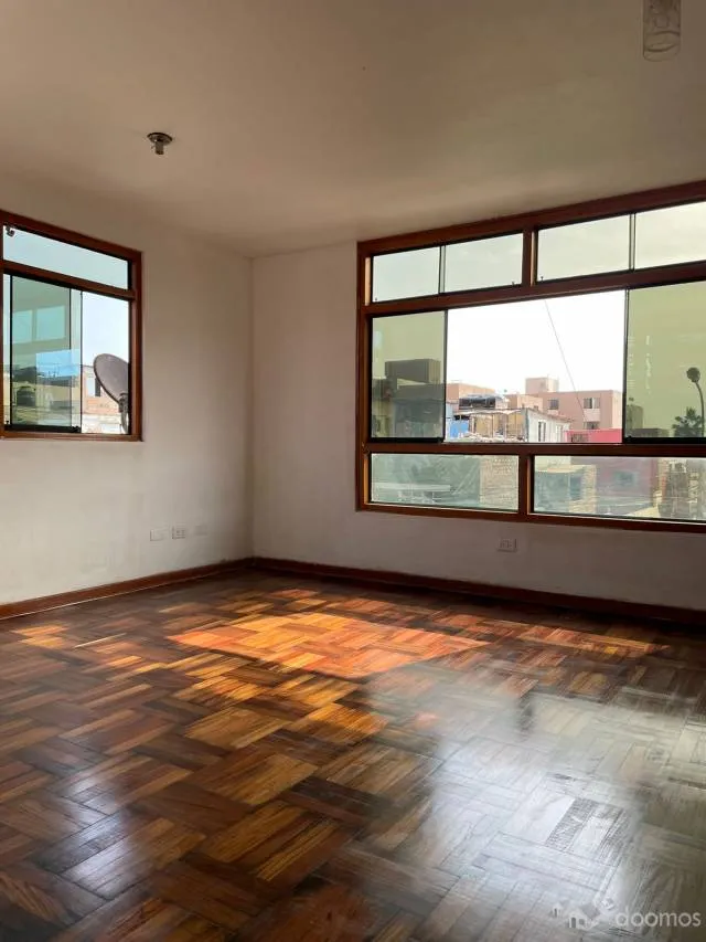 OCASION! SE VENDE LINDO DEPARTAMENTO EN LA PERLA ALTA EN 3ER PISO — foto 1