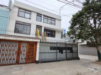 Alquiler de casa de 2 pisos