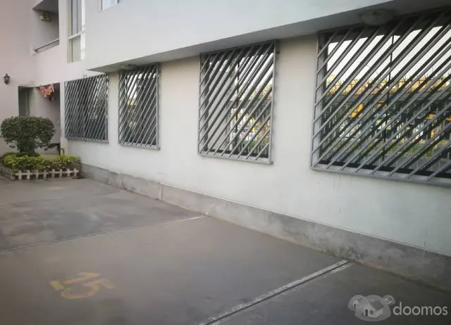 Departamento amoblado con cochera propia — foto 2