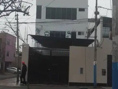 ALQUILO EDIFICIO TODO O POR PISOS // ALQUILO AZOTEA PARA ANTENA