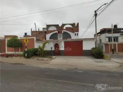 VENDO CASA EN ESQUINA CON DOBLE COCHERA PARA 5 AUTOS -TACNA