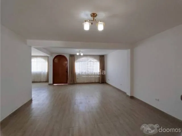 VENDO CASA EN ESQUINA CON DOBLE COCHERA PARA 5 AUTOS -TACNA - 3