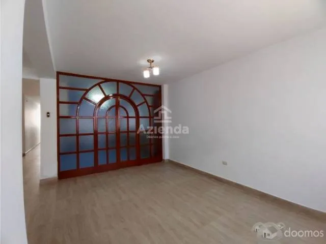 VENDO CASA EN ESQUINA CON DOBLE COCHERA PARA 5 AUTOS -TACNA - 4