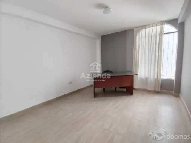 VENDO CASA EN ESQUINA CON DOBLE COCHERA PARA 5 AUTOS -TACNA - 5