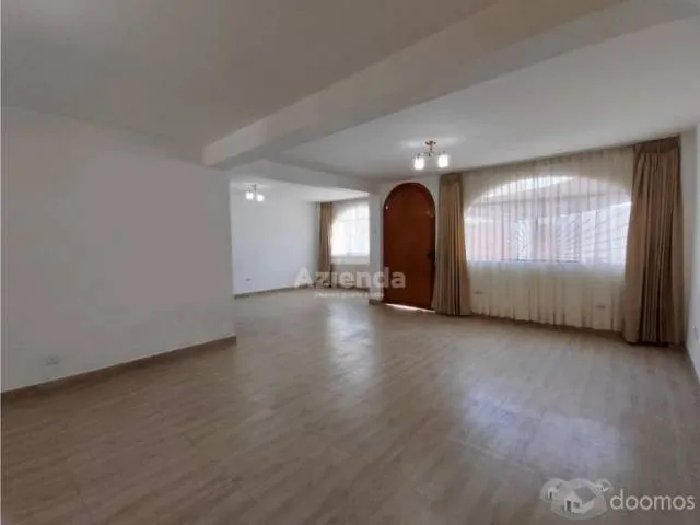 VENDO CASA EN ESQUINA CON DOBLE COCHERA PARA 5 AUTOS -TACNA - 8