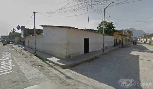 Vendo céntrica casona como terreno urbano en Motupe con excelente ubicación. - 1