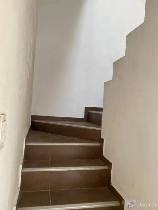 Ocasión. Vendo amplia casa Remodelada de 3 pisos — foto 2