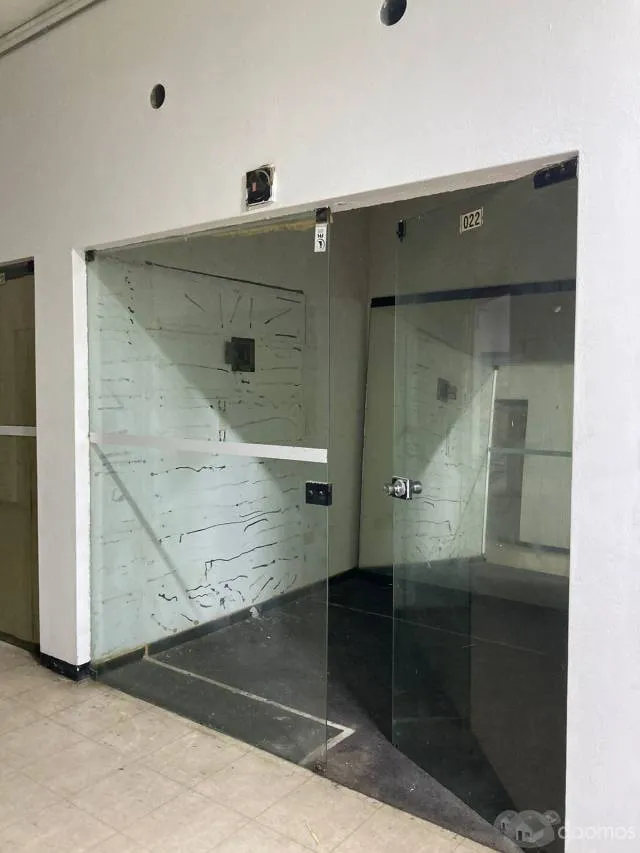 VENTA DE TIENDA EN CENTRO COMERCIAL MALENA EN MAGDALENA DEL MAR — foto 2