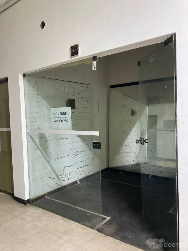 VENTA DE TIENDA EN CENTRO COMERCIAL MALENA EN MAGDALENA DEL MAR — foto 3