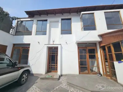 CASA en venta en La Molina, 2 Pisos, 215,000$, Area 130m2, calle miami cuadra uno, excelente precio