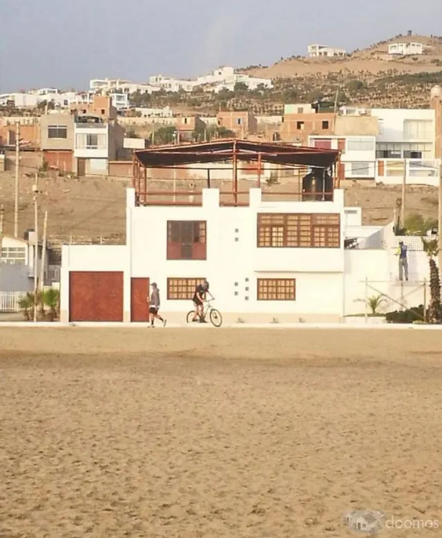CASA EN PUNTA ROCAS - CONDOMINIO PRIVADO - COMO TERRENO - 1