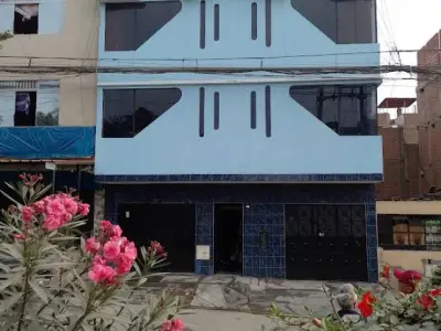 VENDO HERMOSA CASA DE 3 PISOS, ESPALDA DE BBVV AV.BELAUNDE Y AV. TUPAC AMARU - COMAS