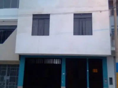 Se vende inmueble de 3 pisos.