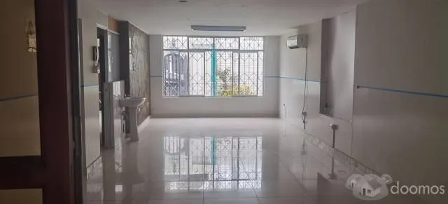 VENTA DE CASA EN ESQUINA FRENTE A PARQUE A PASOS DE C.C. PLAZA DEL SOL - 2