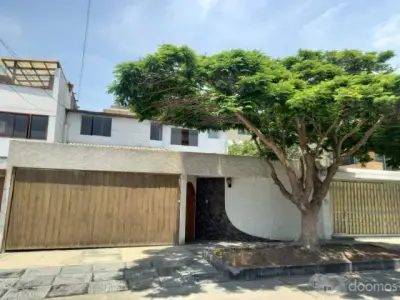 Venta amplia casa San Borja Sur al precio mas bajo del mercado /NO CORREDORES
