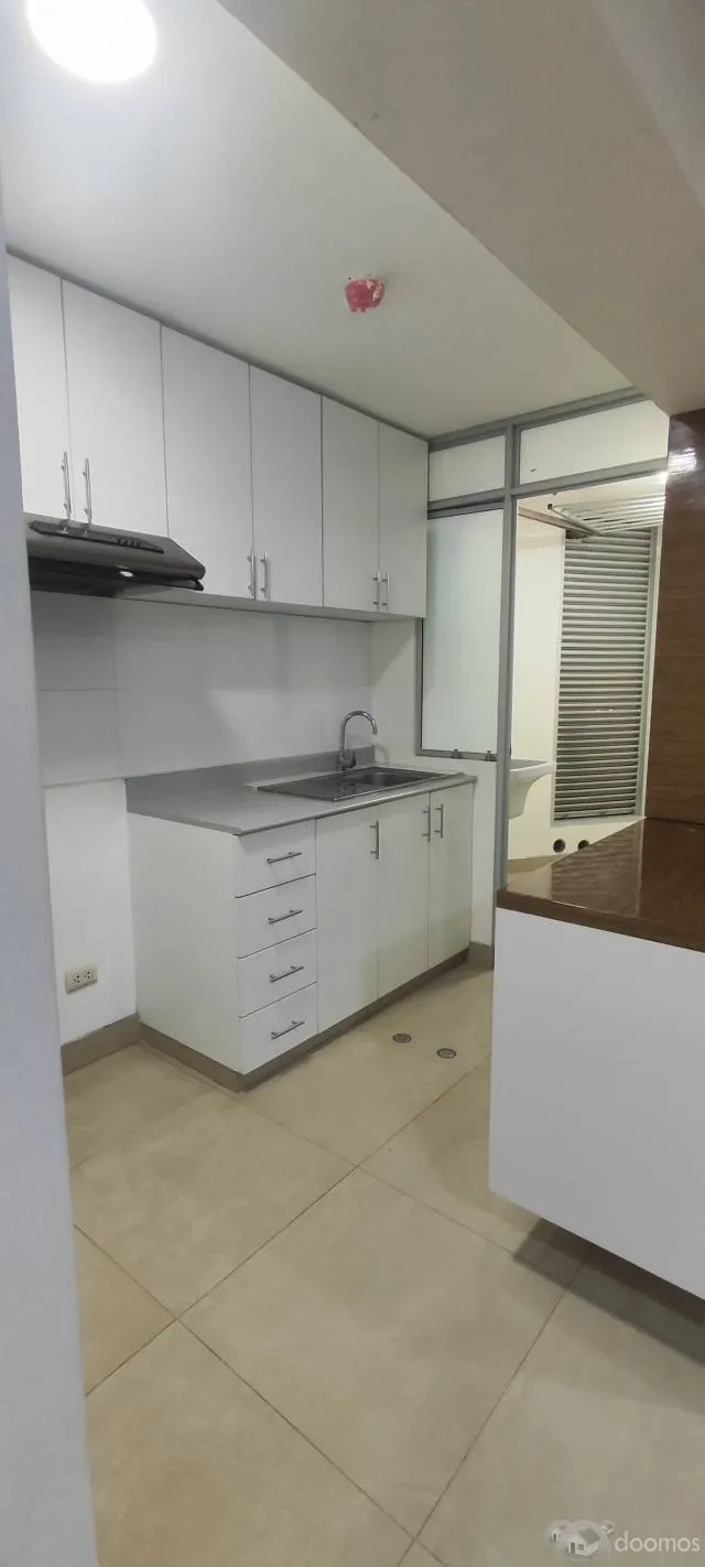 ALQUILER DE MODERNO Y CENTRICO DEPARTAMENTO — foto 3
