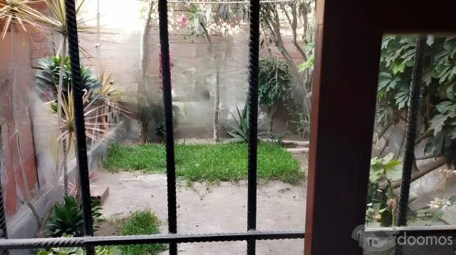 Venta Casa Familiar de 5 Dormitorios con Jardín y Estacionamientos - Villa María Del Triunfo — foto 5