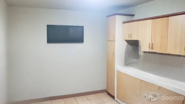 Venta Casa Familiar de 5 Dormitorios con Jardín y Estacionamientos - Villa María Del Triunfo — foto 6