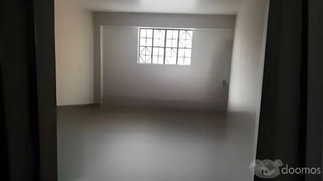 Venta Casa Familiar de 5 Dormitorios con Jardín y Estacionamientos - Villa María Del Triunfo — foto 7