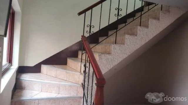 Venta Casa Familiar de 5 Dormitorios con Jardín y Estacionamientos - Villa María Del Triunfo — foto 8