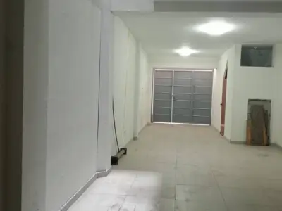 ALQUILER DE LOCAL/OFICINA/ALMACÉN / SAN PEDRO paralela a la CALLE LOS PLÁSTICOS – URB. VULCANO ATE - S/1,300