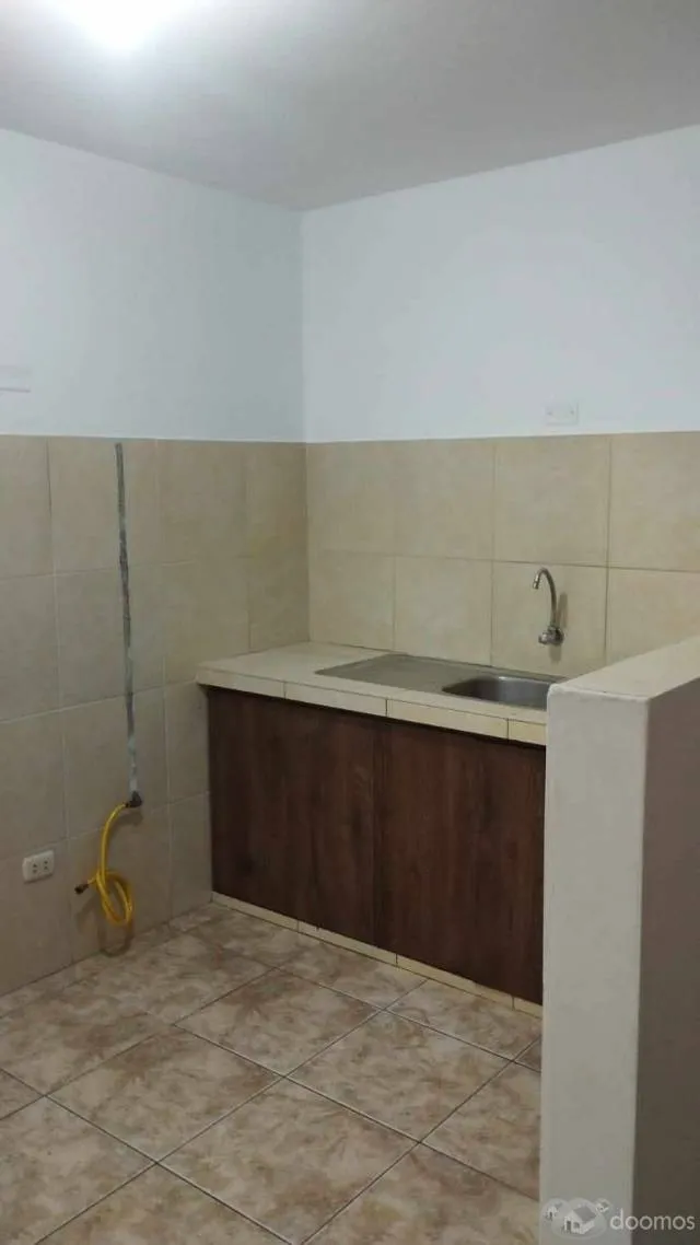 Se alquila departamento en segundo piso en Villa El Salvador frente a parque concurrido y cancha de grass — foto 2