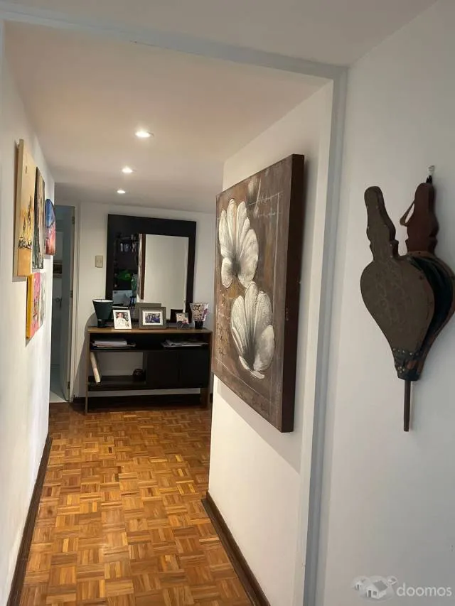 HERMOSO DEPARTAMENTO, ILUMINADO, EXCELENTE UBICACIÓN EN MIRAFLORES — foto 4