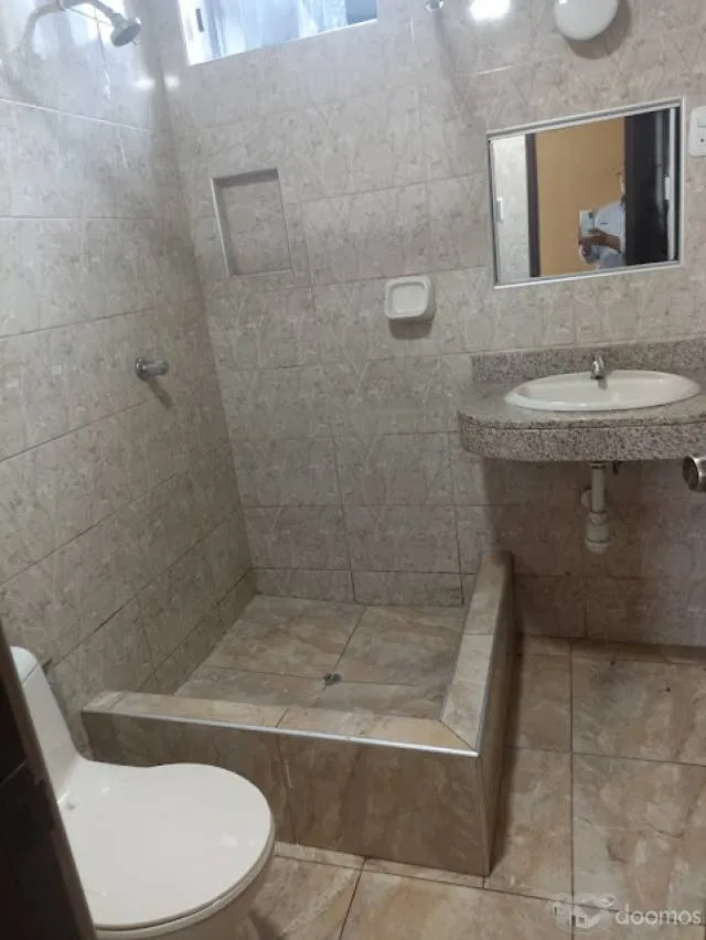 Vendo Bonito Departamento En Azcarrunz San Juan de Lurigancho A Una Cuadra Del Mall Y Estación Piramide 85 M2 3 dormitorios — foto 2