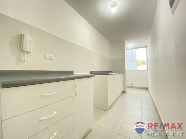 DEPARTAMENTO 3 HABITACIONES - COCHERA TECHADA S/ 1,350 (incluye mantenimiento y vigilancia) — foto 3